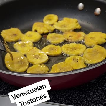 American tries Venezuelan food Tostones