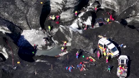 Iceland police say no more tourists trapped under ice