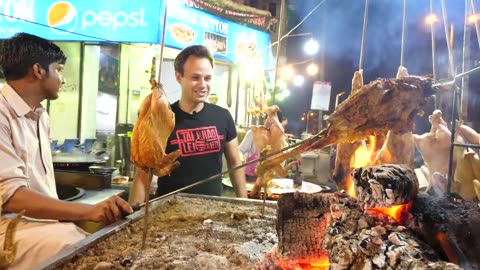 Street Food in Karachi - GOLDEN Chicken Biryani + HALEEM - Pakistani Street Food Tour of Karachi!