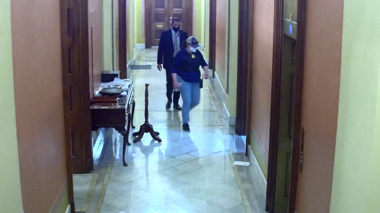 0263USCH02H227Hallway_2021-01-06_17h40min02s050ms.mp4