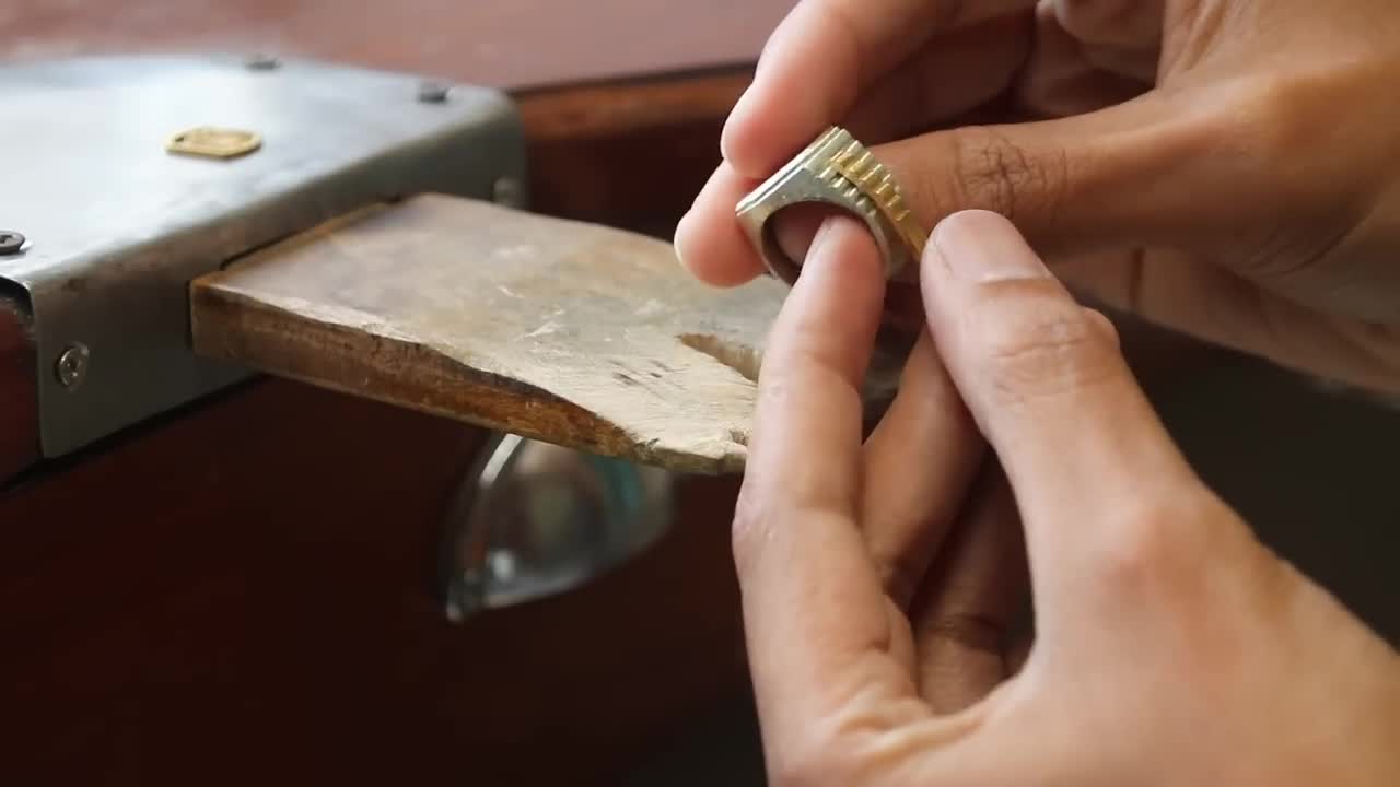 Make a gold ring for men - jewelry maker10