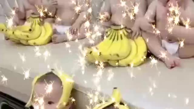 Cute baby make selmet by banana 🍌🙊😍