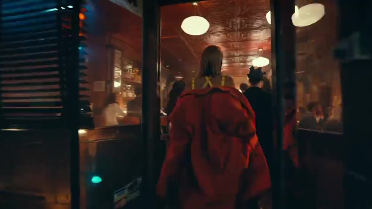 Dua Lipa - Don't Start Now (Official Music Video)