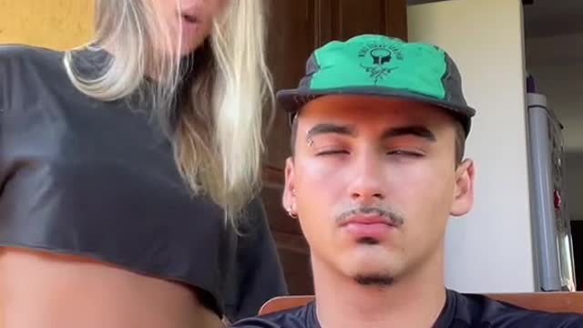 Eu me magoando por esse vídeo