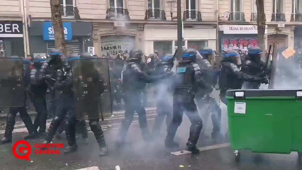 Severe Clashes in Paris, Police hit by Firebombs