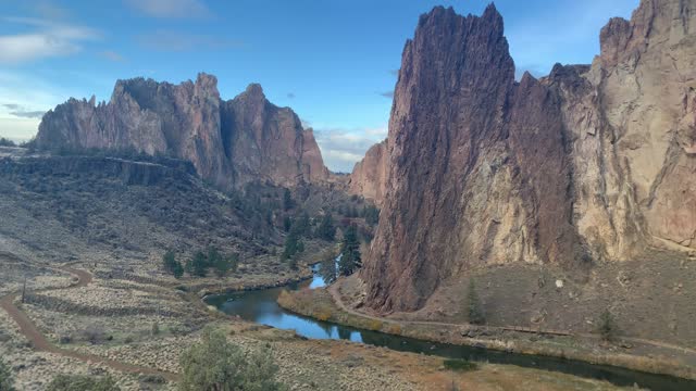 Central Oregon – Smith Rock State Park – Expansive Canyon Perspective – 4K