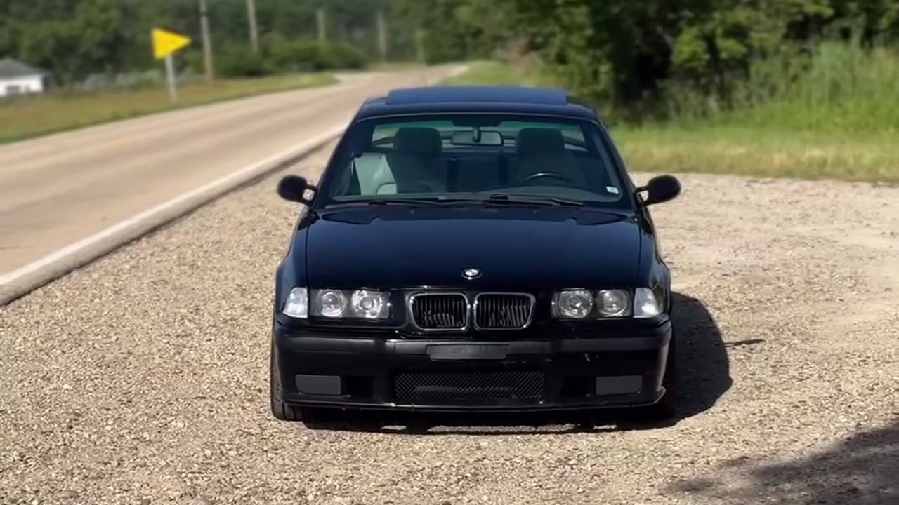 Exploring the countryside in an e36 M3