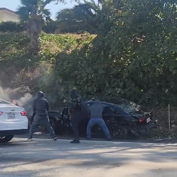 LA freeway chase ends in daylight robbery by masked bandits