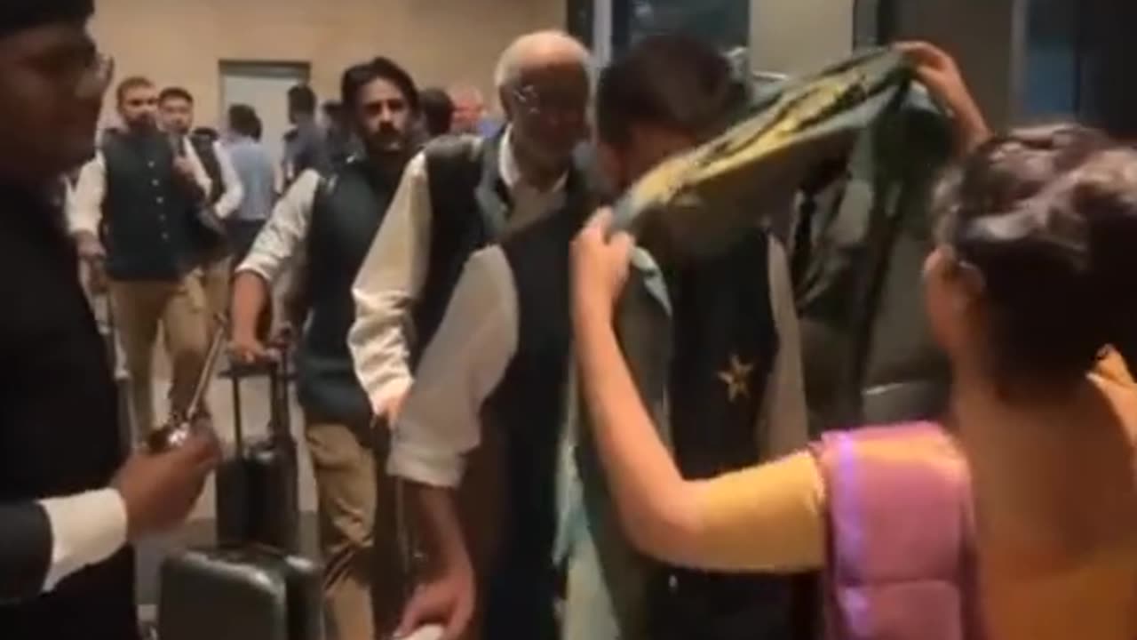 Pak team warm welcome in hydrabad