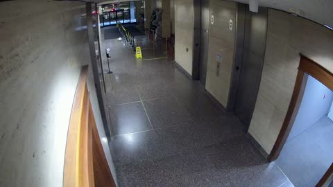 8003FCOB01ElevatorLobby_2021-01-06_20h40min01s353ms.mp4