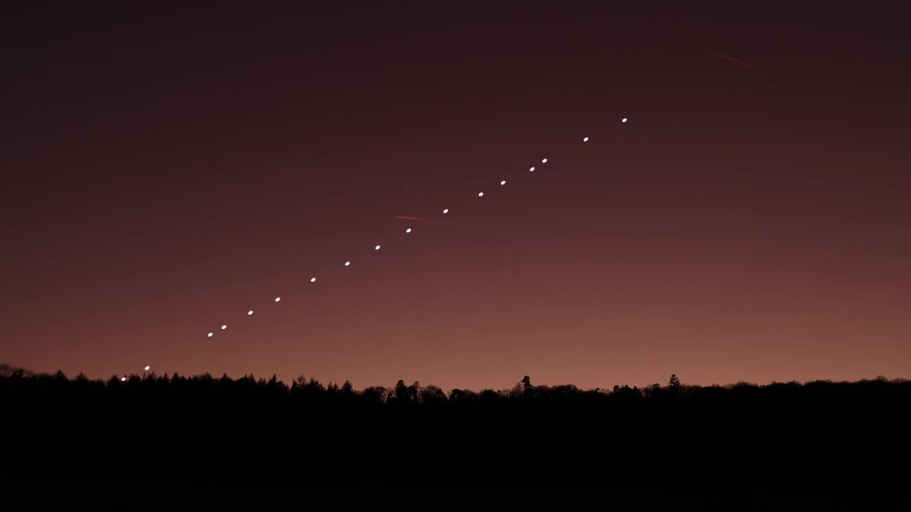 Starlink satellites train seen from earth Elon musk SpaceX