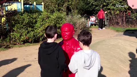 Plastic Putin on tiny tank turns up in London park