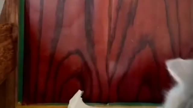 The little guy had a panicked look on his face, and he pushed too hard. Ha ha ha ~ ~ ~