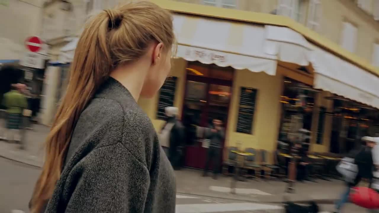 SHE IMPROVISES A DANCE IN THE STREETS OF PARIS TO BREAK HER MORNING ROUTINE!