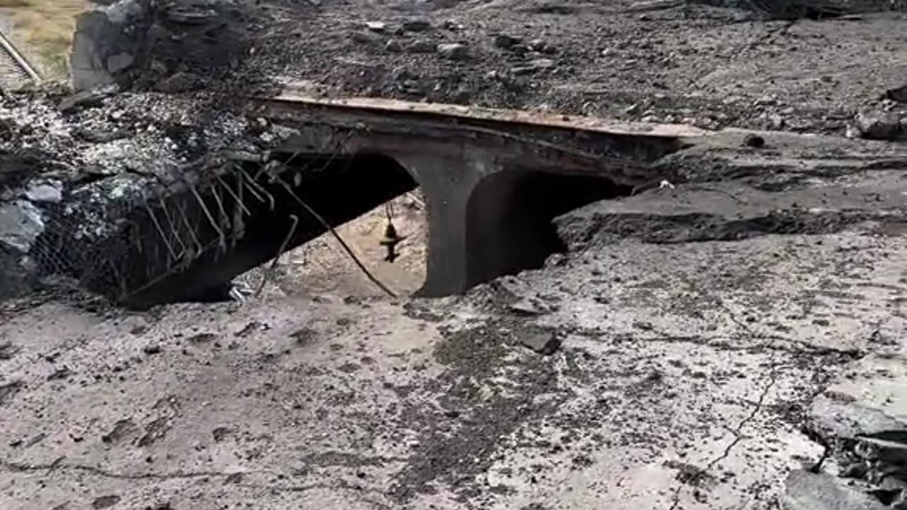 🇷🇺🇺🇦Destroyed Ukrainian bridge near Pokrovsk.