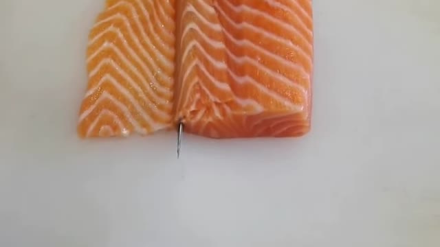 今天教大家如何制作三文鱼刺身今日は鮭刺身の作り方をお教えしますToday I teach you how to make salmon sashimi#刺身 #寿司 #海鲜 #seafood