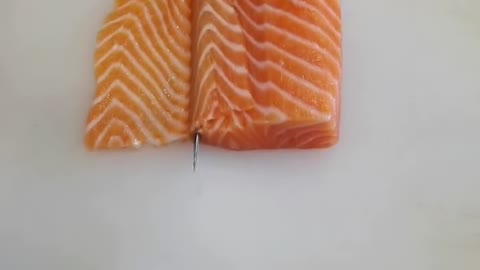 今天教大家如何制作三文鱼刺身今日は鮭刺身の作り方をお教えしますToday I teach you how to make salmon sashimi#刺身 #寿司 #海鲜 #seafood