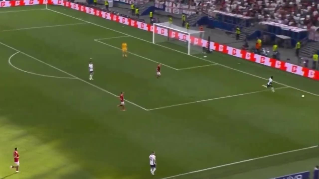 England fans not happy after seeing what Declan Rice did in the second half