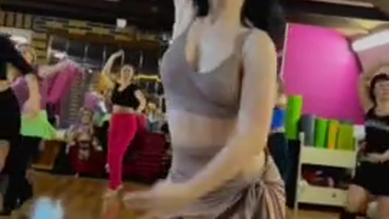 Belly dance itz free style