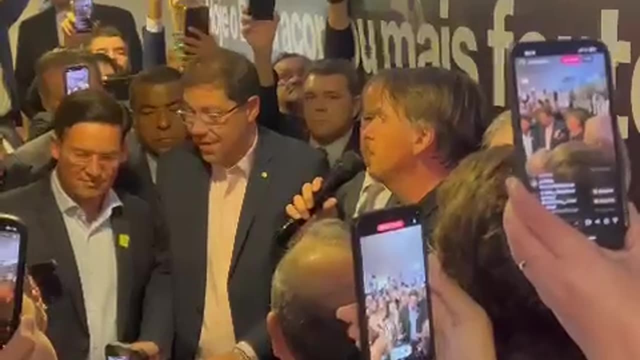Discurso do PR Bolsonaro na sua chegada à Brasília(DF) dia 30/03/2023.