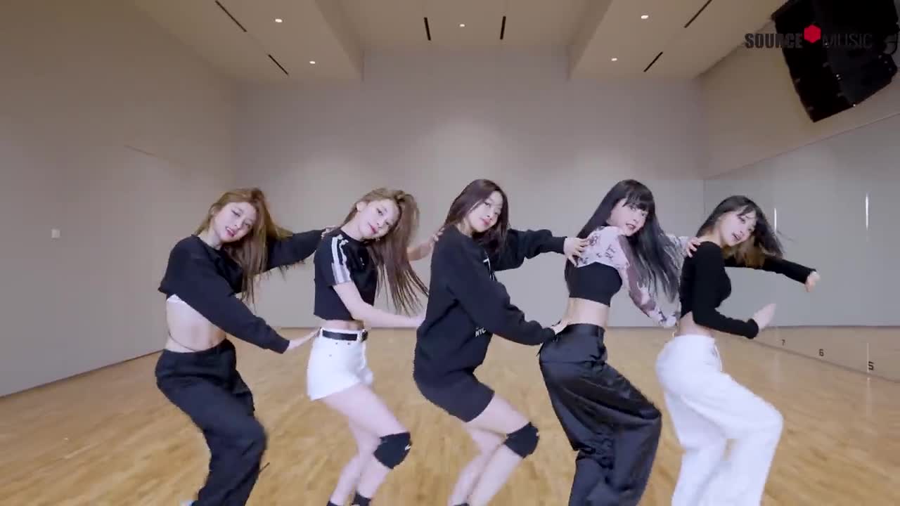 LE SSERAFIM (르세라핌) ‘ANTIFRAGILE’ Dance Practice (Moving ver.)