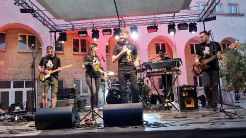 Deja Vu Band: Jednina i množina