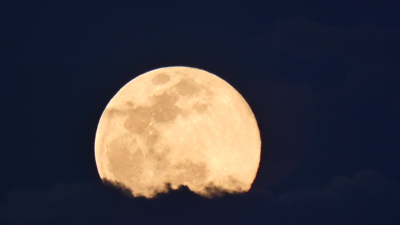 Videos of Moon, Full Moon, Super Moon. Free use.