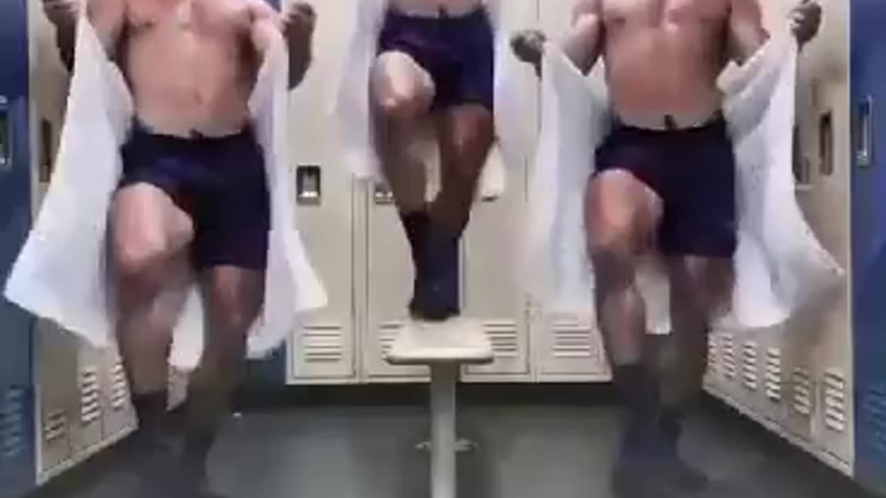 3 best friends dancing