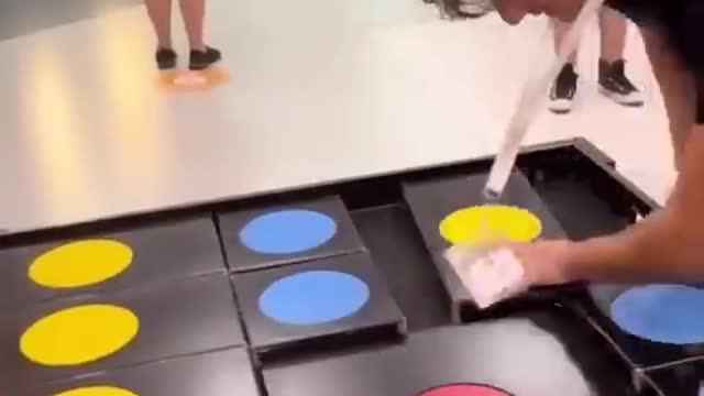 This looks too difficult 😱😳 (izzy_lifts_IG) #shorts