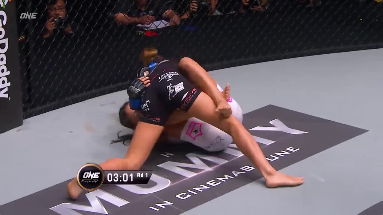 Angela Lee vs. Istela Nunes | Full Fight Replay