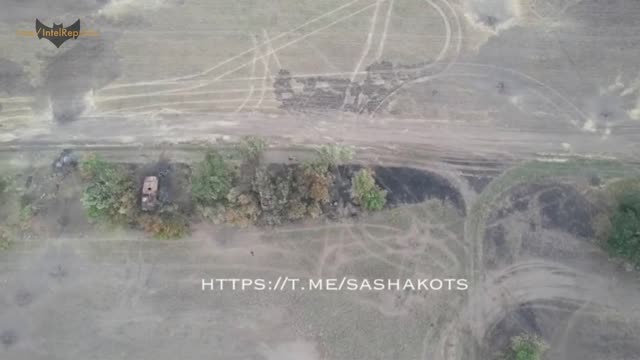 ⚠️ DISTURBING IMAGES ⚠️ Russian paratroopers attack Ukrainian column