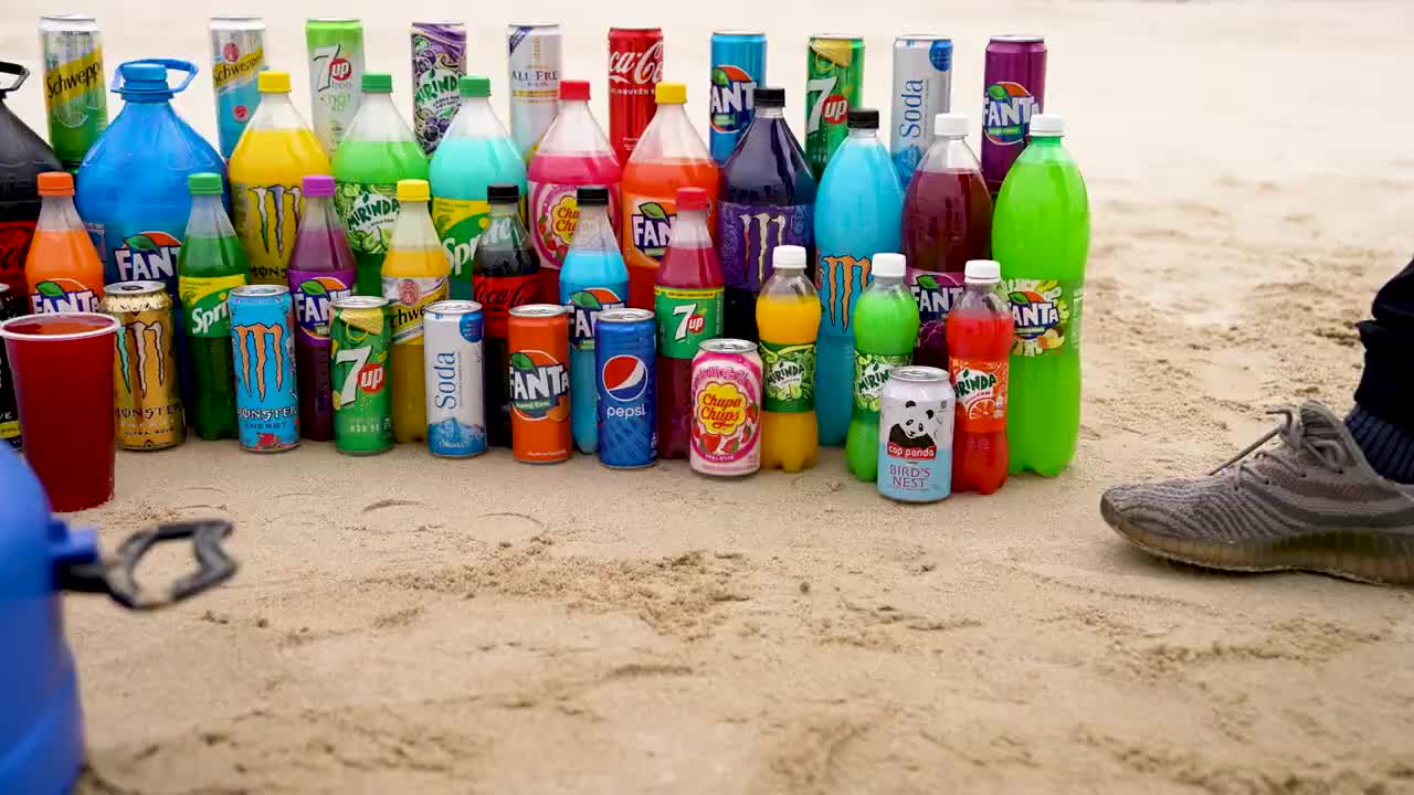 Coca Cola vs Mentos & Big Fanta, Mtn Dew, Monster, Schweppes, Sprite and Popular Sodas-10