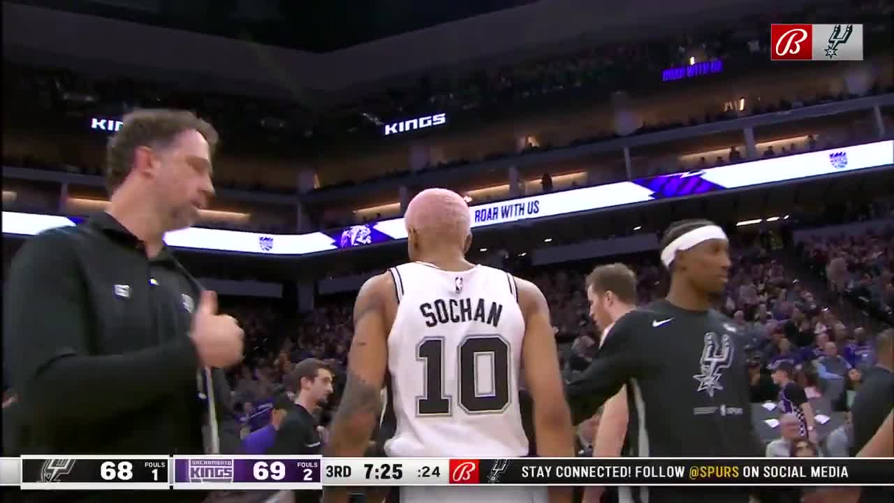 JEREMY SOCHAN POSTERIZES DOMANTAS SABONIS 💥