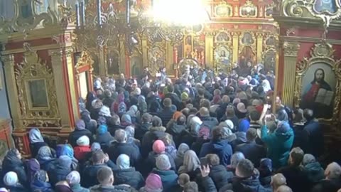 The Orthodox gather under the walls of the Kiev-Pechersk Lavra for a prayer service