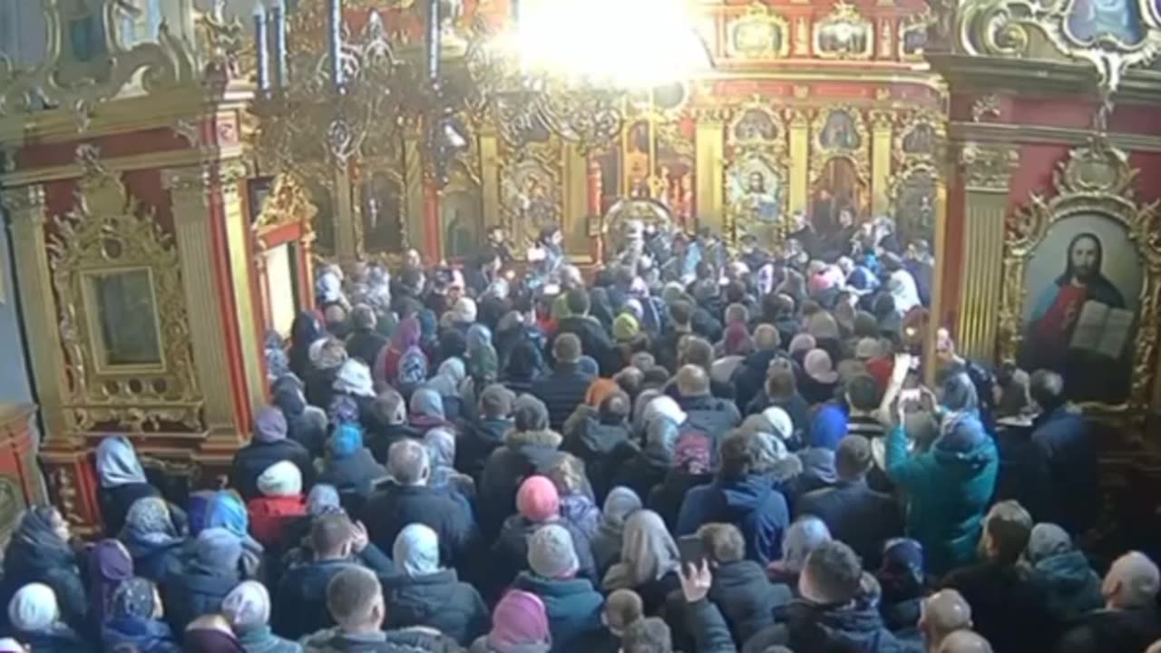 The Orthodox gather under the walls of the Kiev-Pechersk Lavra for a prayer service