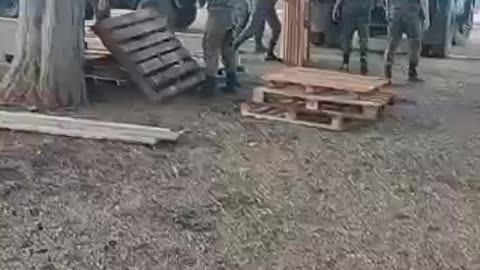 Será Gigante, Militares Ajuda o Povo...