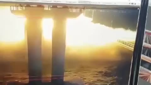 Η ΣΤΙΓΜΗ ΤΗΣ ΕΚΡΗΞΗΣ ΣΤΗΝ ΓΕΦΥΡΑ ΤΗΣ ΚΡΙΜΑΙΑΣ
