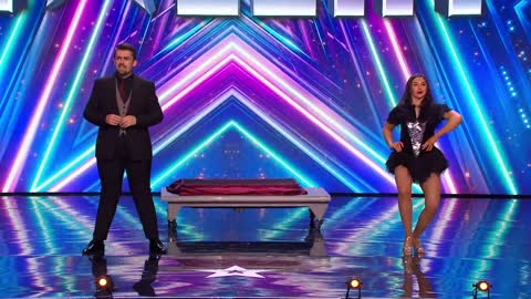 Matricks Illusion leave us in DISBELIEF with the ULTIMATE quick change act | Auditions | BGT 2022