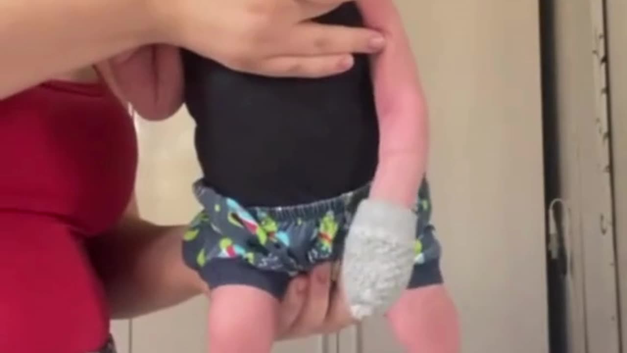 Babies dancing to popular tunes—adorable or too much? 👶🎶 What do you think of this viral trend?