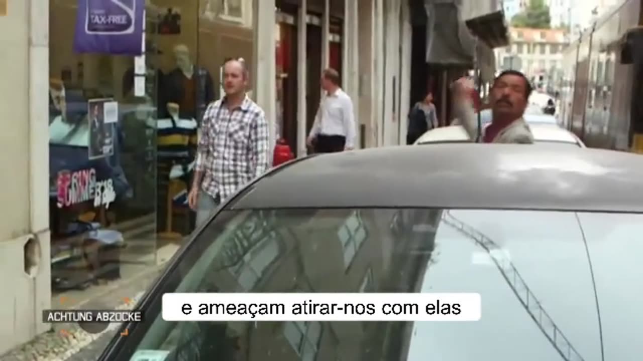 É isto que se passa em Lisboa, ciganos a vender droga falsa mas igualmente perigosa. ACORDA PORTUGAL