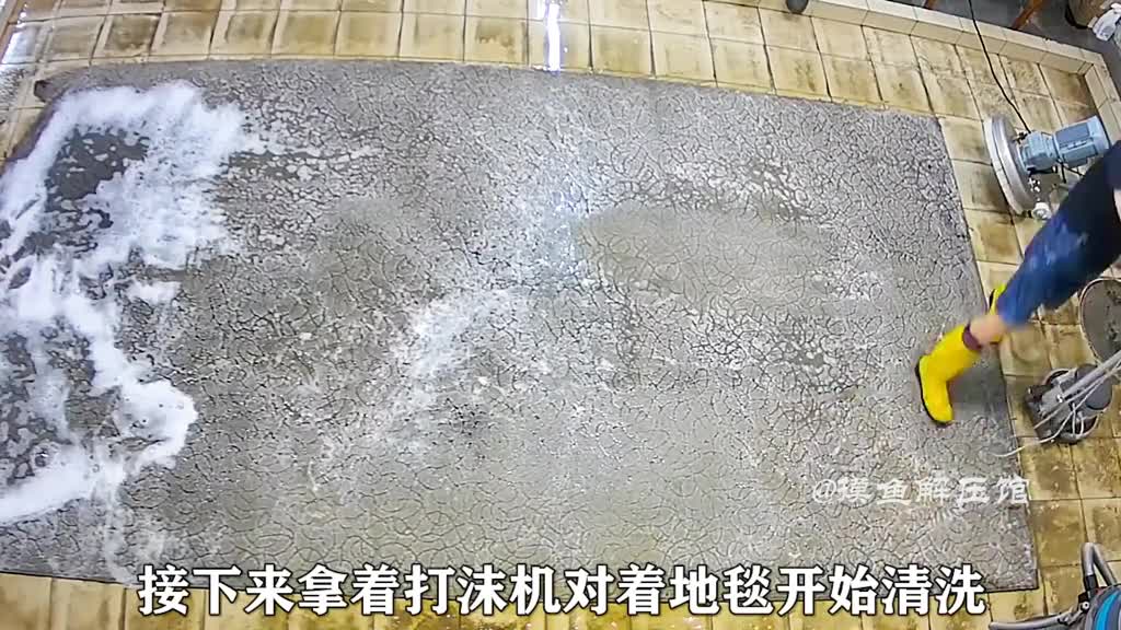 The dirtiest carpet in history, the people who wash it are all dumbfounded and quit!