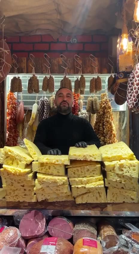 Who wants a piece of cheese? 😱😁😃