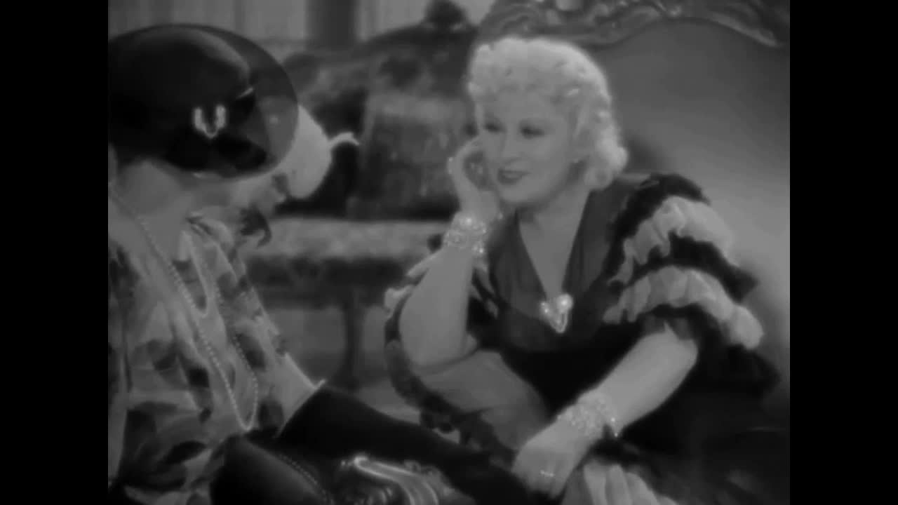 MAE WEST SHOWS THE LADIES HOW TO HELP THE INVESTIGATION