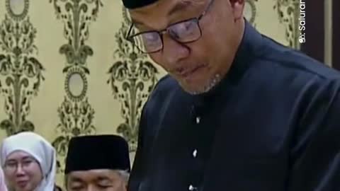 Anwar officially sworn in as M'sia's 10th Prime Minister