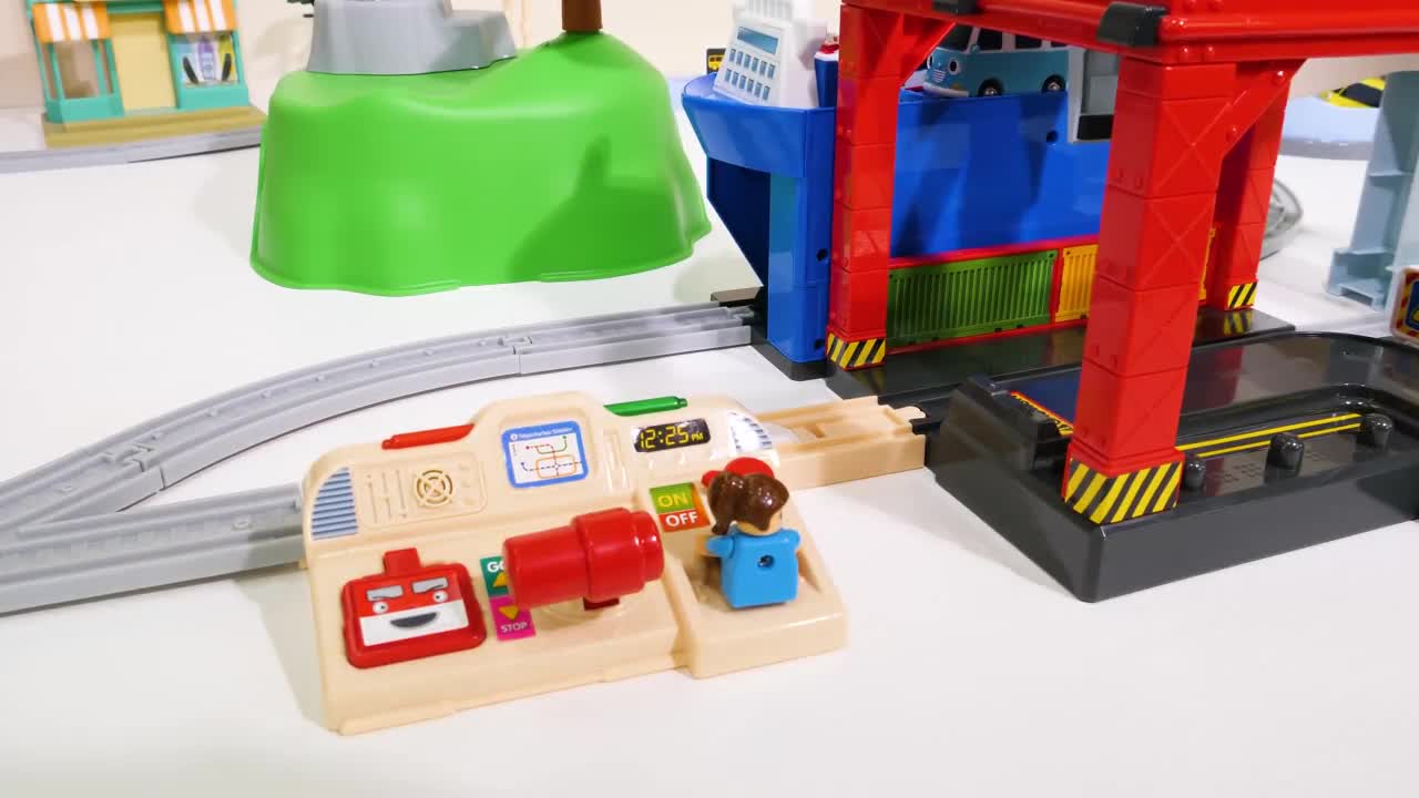 Train Video for Kids Toy Learning with Titipo!