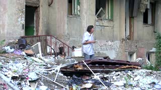 Mariupol residents struggle amid the rubble