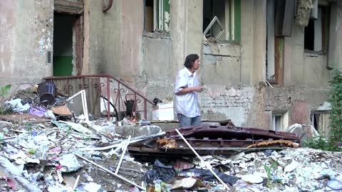 Mariupol residents struggle amid the rubble