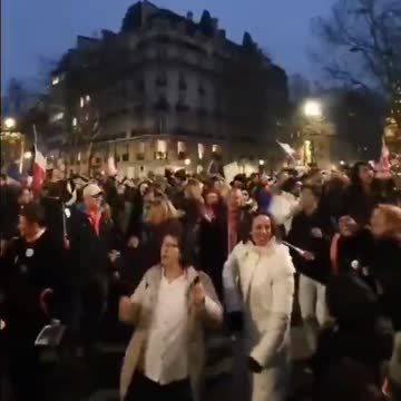 The people in Nightclubs in France have said No to shutting down the city & have taken the party to the streets