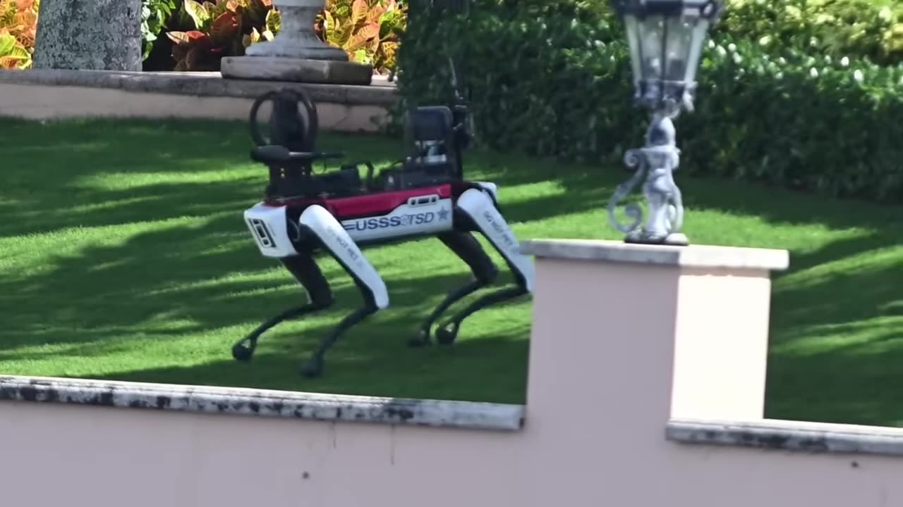 🚨 Mar-a-Lago SECURITY Tightens with Robot Dog Patrolling Mar-a-Lago