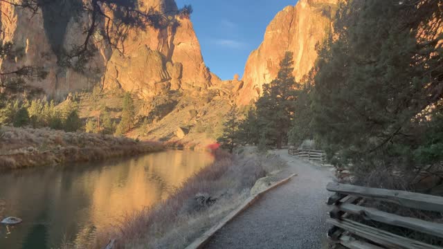 Canyon Walls to Riverside – Smith Rock State Park – Central Oregon – 4K